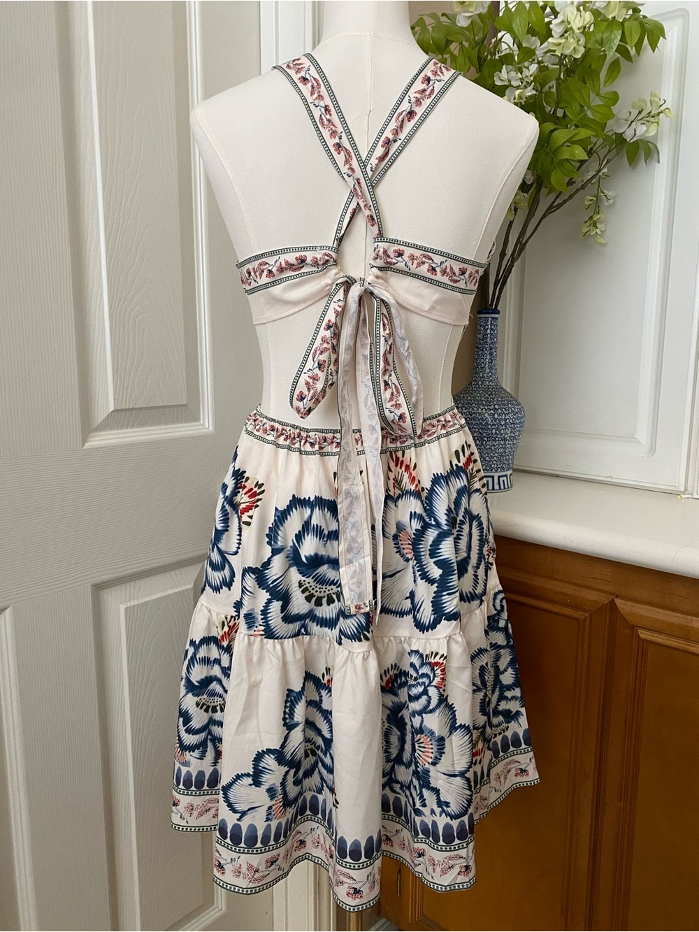 Commense - Floral Print Backless Dress - Picture 2 of 11